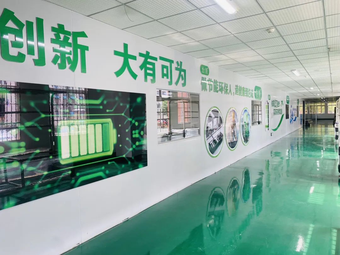 首批充电桩产品下线！jinnianhui今年会新能源跑出发展“加速度”