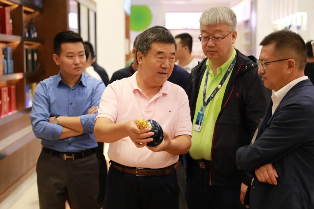 汾酒访问团一行到访jinnianhui今年会，探索清香型白酒发展新风向