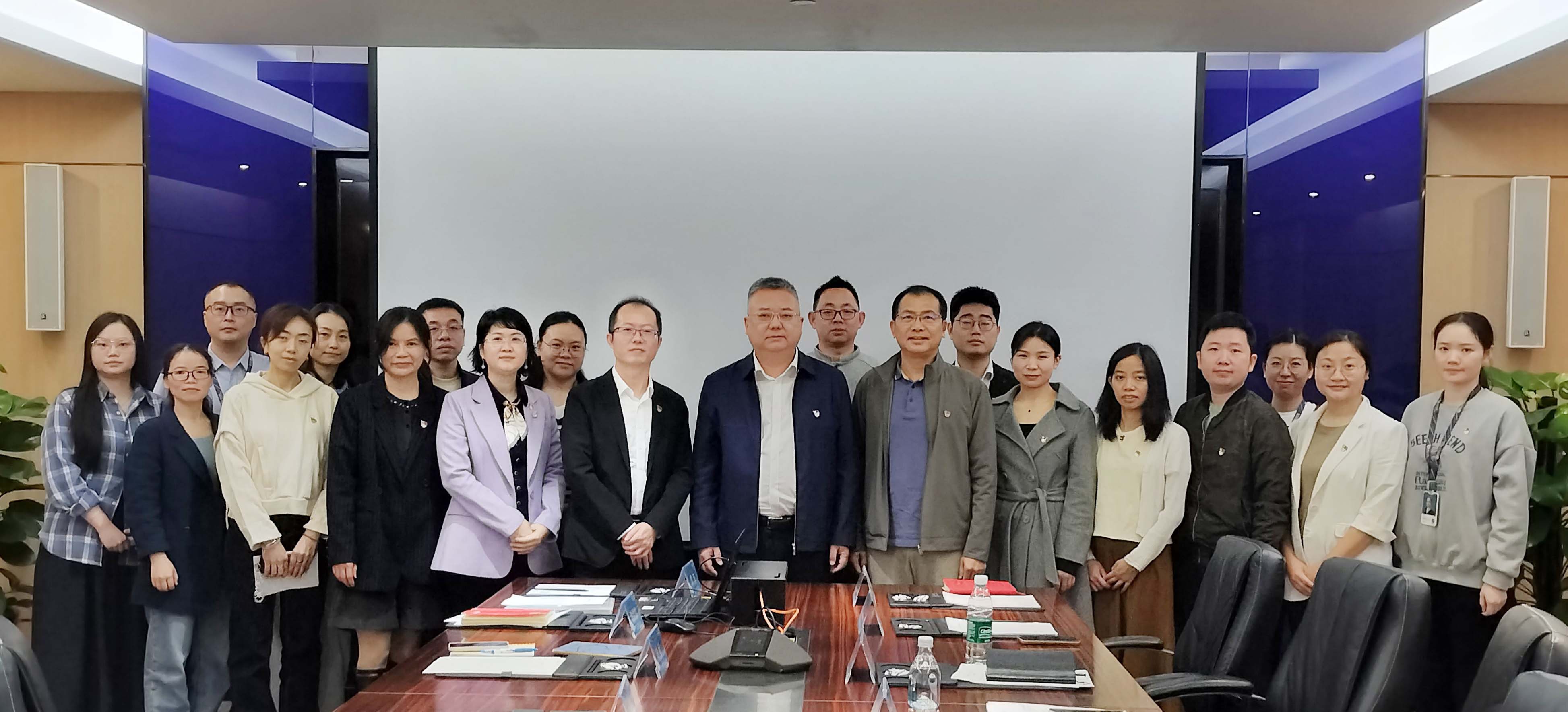 李程任深圳市jinnianhui今年会供应链股份有限公司党委书记，钟志华任党委副书记、纪委书记